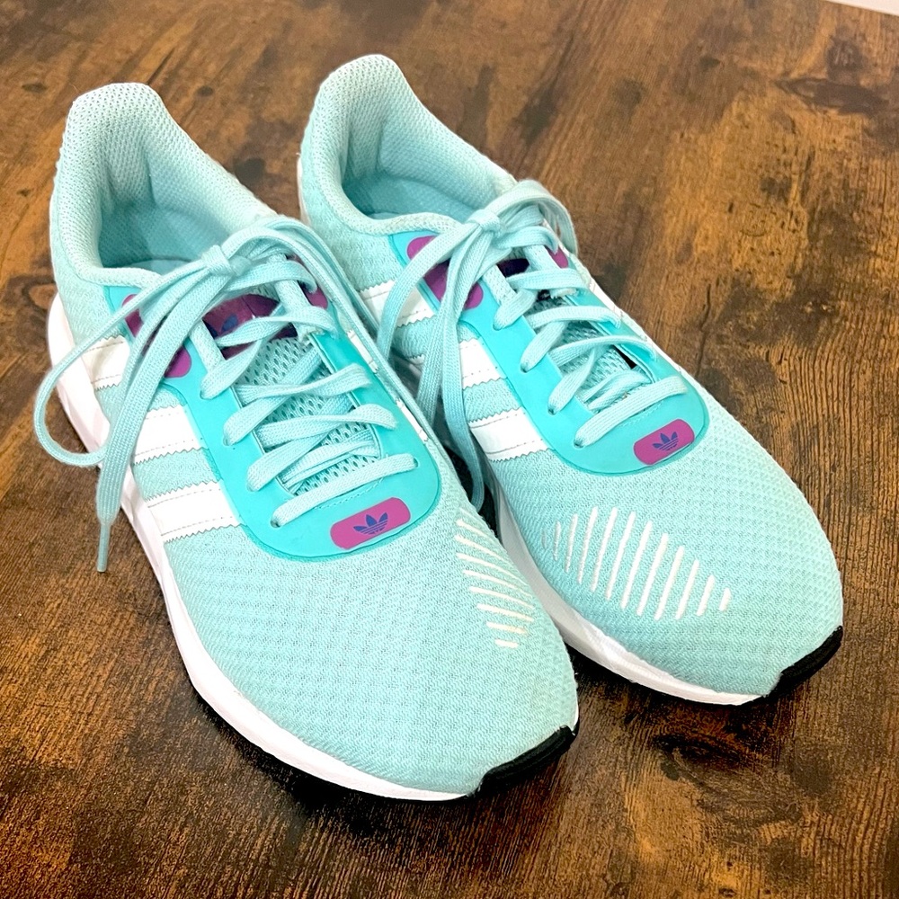 NEW Adidas Swift Run Refine Shoe Athletic Sneaker SZ 6 - RF FW 2129 Clear Aqua